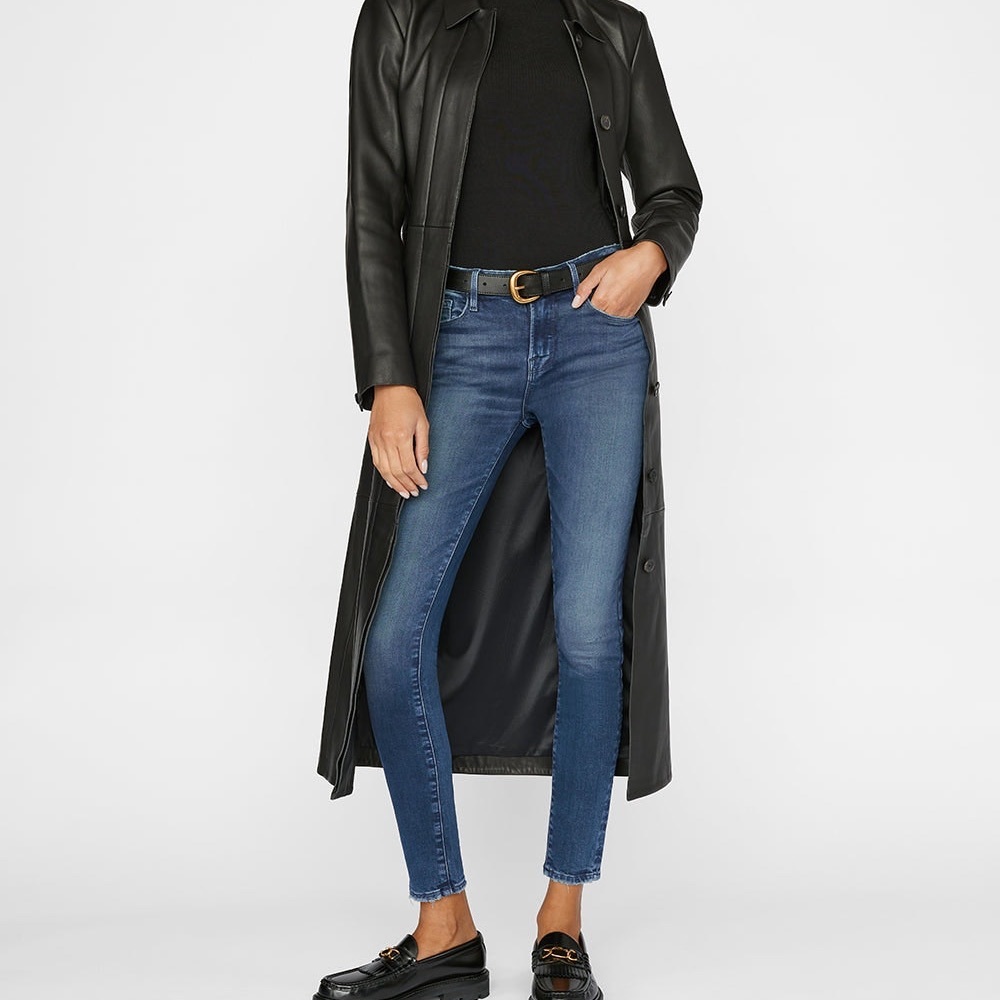 HOT ALERT 😍 Frame Denim. Le Skinny De Jeanne in Quincy.